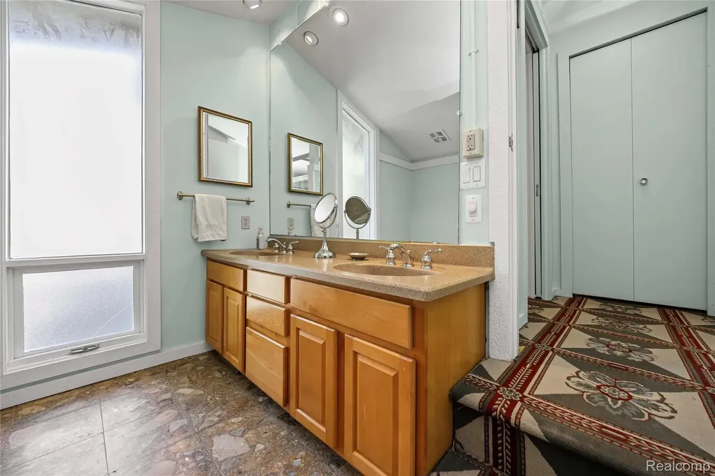 2372 Pine Lake Road West Bloomfield Charter Township MI 48324