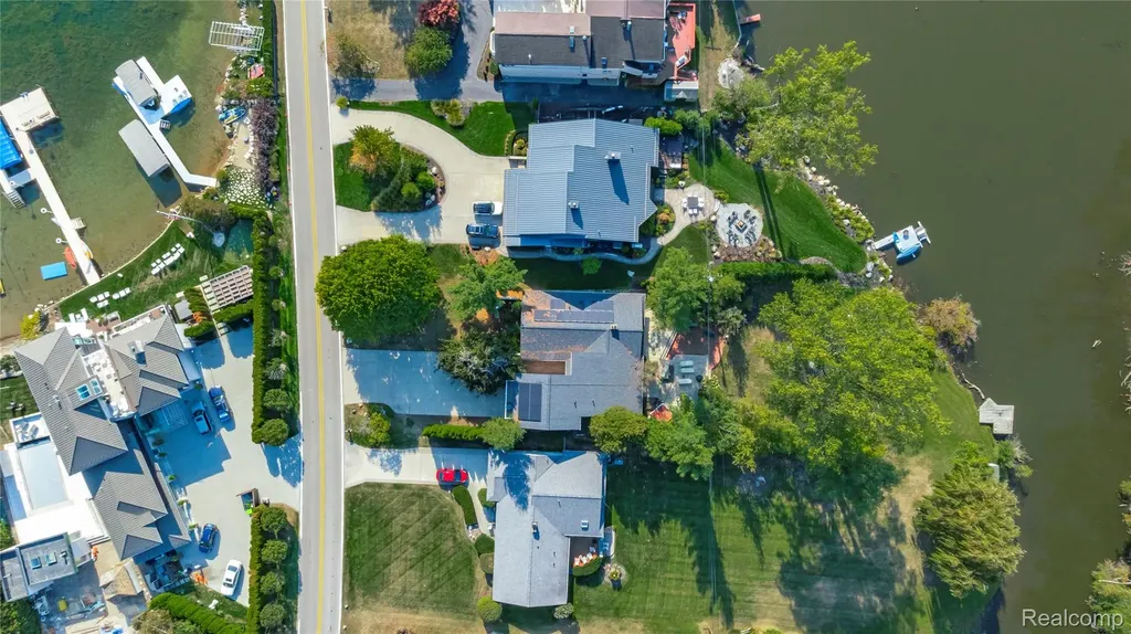2372 Pine Lake Road West Bloomfield Charter Township MI 48324