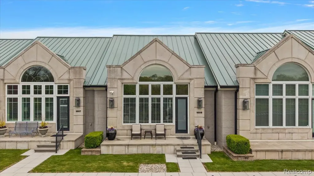 1009 S Washington Avenue S Royal Oak City MI 48067