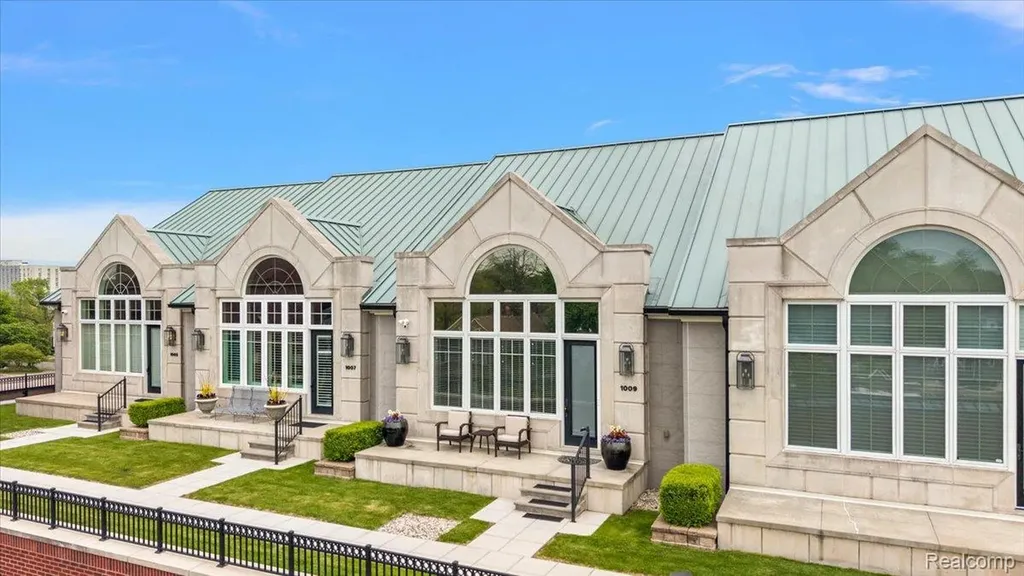 1009 S Washington Avenue S Royal Oak City MI 48067