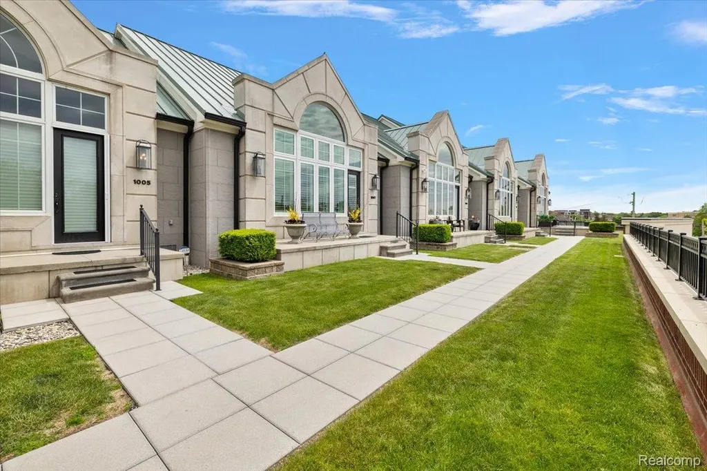 1009 S Washington Avenue S Royal Oak City MI 48067