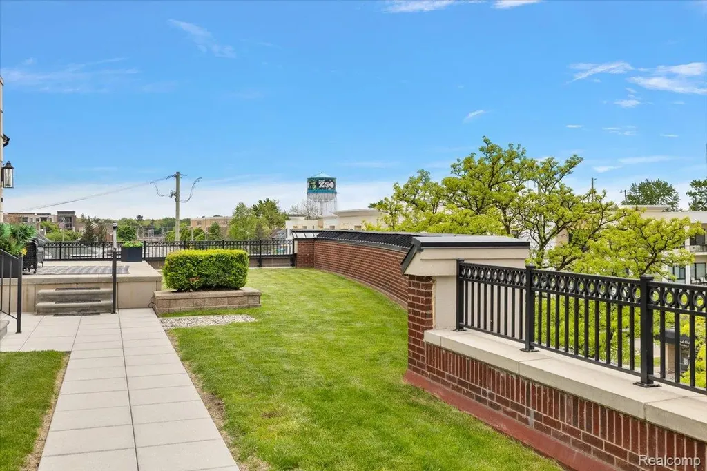 1009 S Washington Avenue S Royal Oak City MI 48067