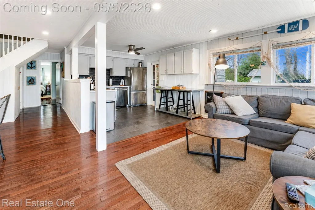 9590 Roundlake Boulevard White Lake Charter Township MI 48386