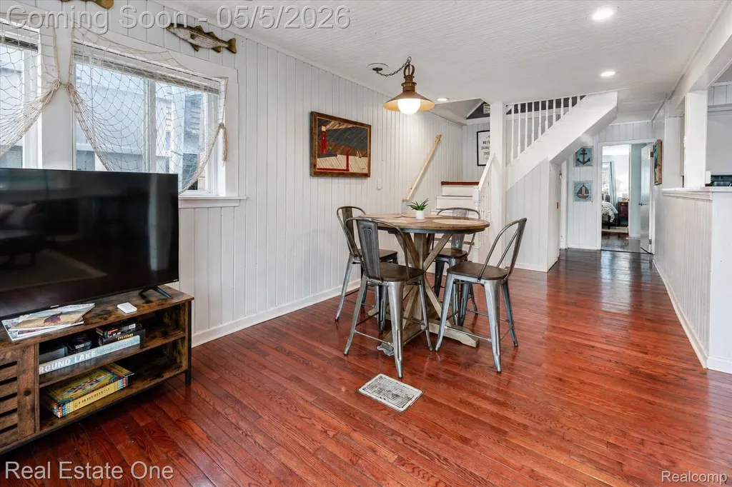 9590 Roundlake Boulevard White Lake Charter Township MI 48386
