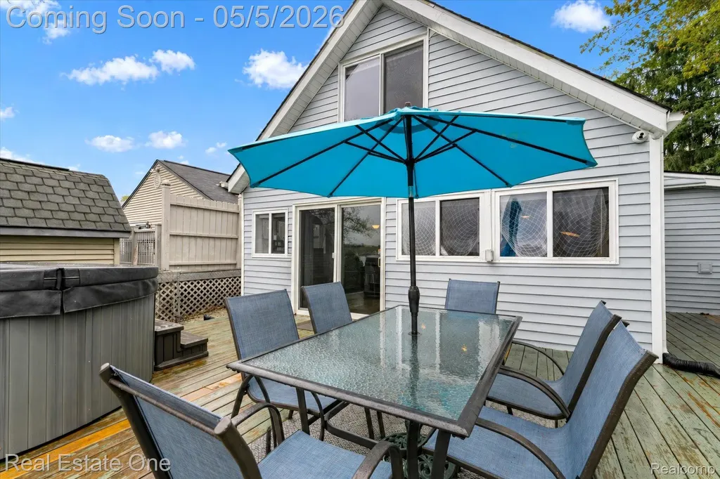 9590 Roundlake Boulevard White Lake Charter Township MI 48386