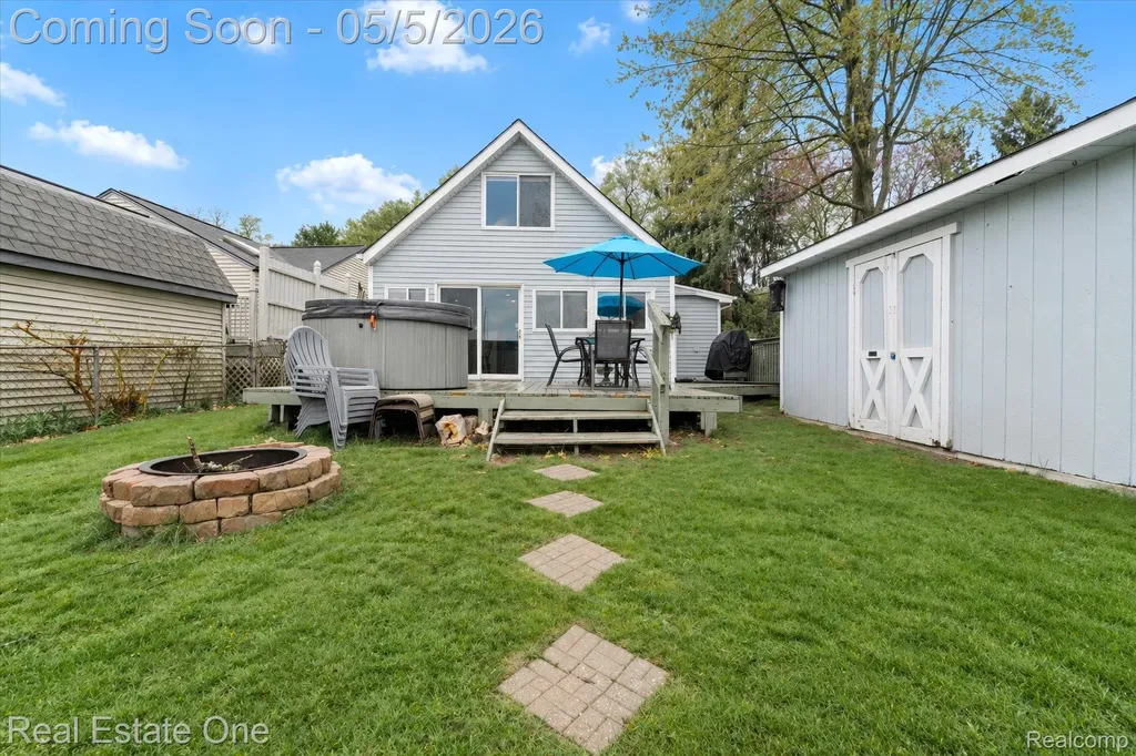 9590 Roundlake Boulevard White Lake Charter Township MI 48386