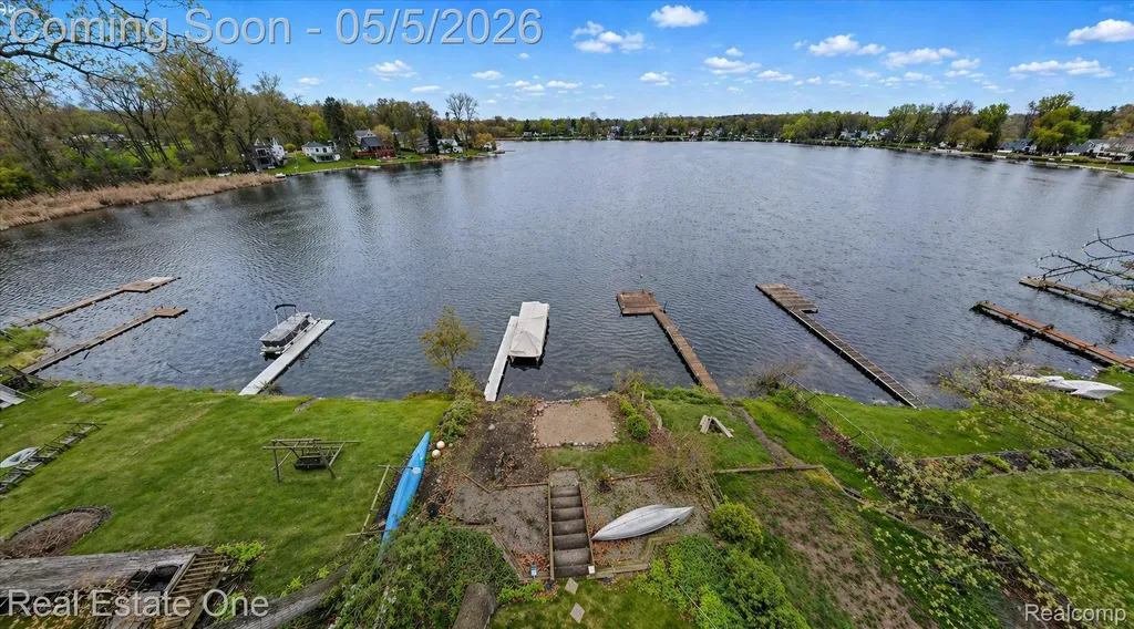 9590 Roundlake Boulevard White Lake Charter Township MI 48386