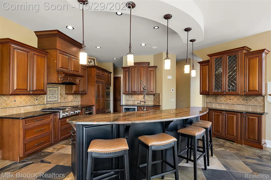 9716 Hadley Road Independence Charter Township MI 48348