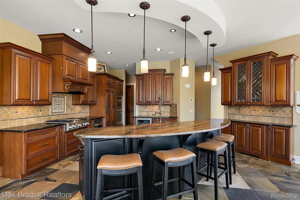 9716 Hadley Road Independence Charter Township MI 48348