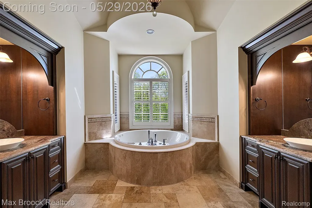 9716 Hadley Road Independence Charter Township MI 48348