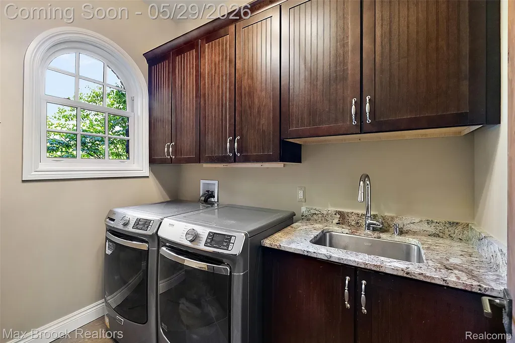 9716 Hadley Road Independence Charter Township MI 48348
