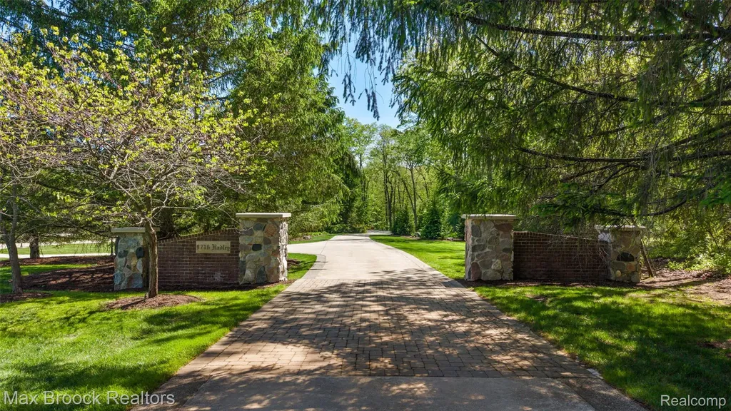 9716 Hadley Road Independence Charter Township MI 48348