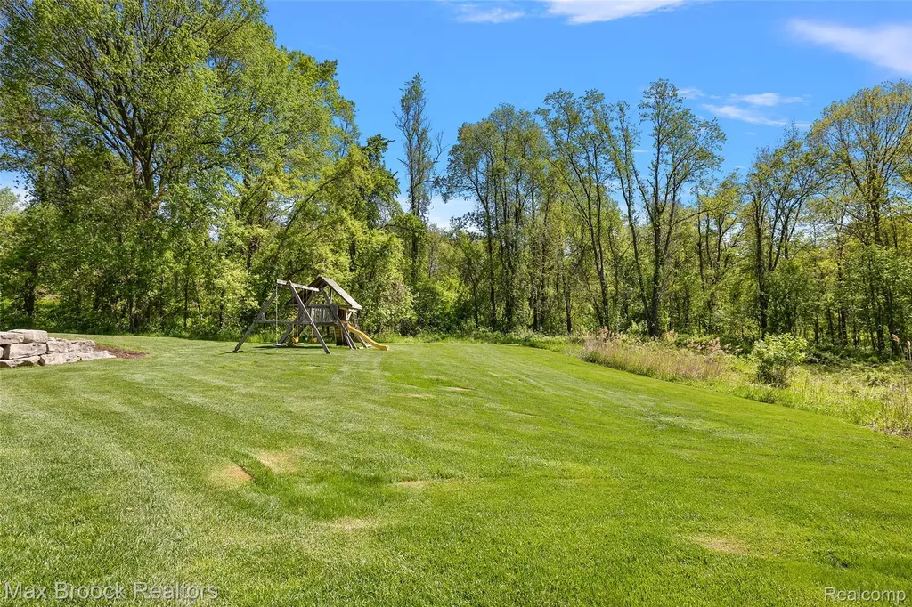9716 Hadley Road Independence Charter Township MI 48348