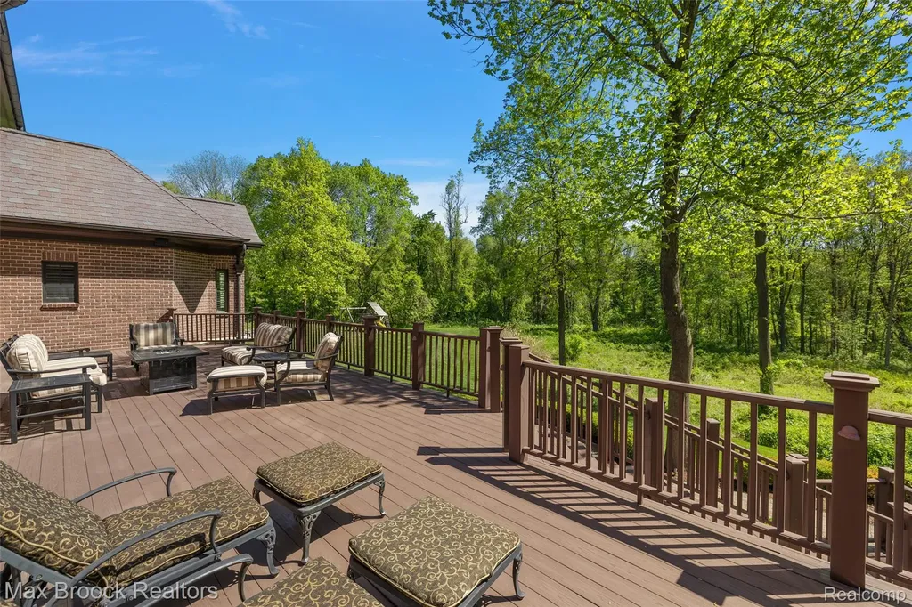 9716 Hadley Road Independence Charter Township MI 48348