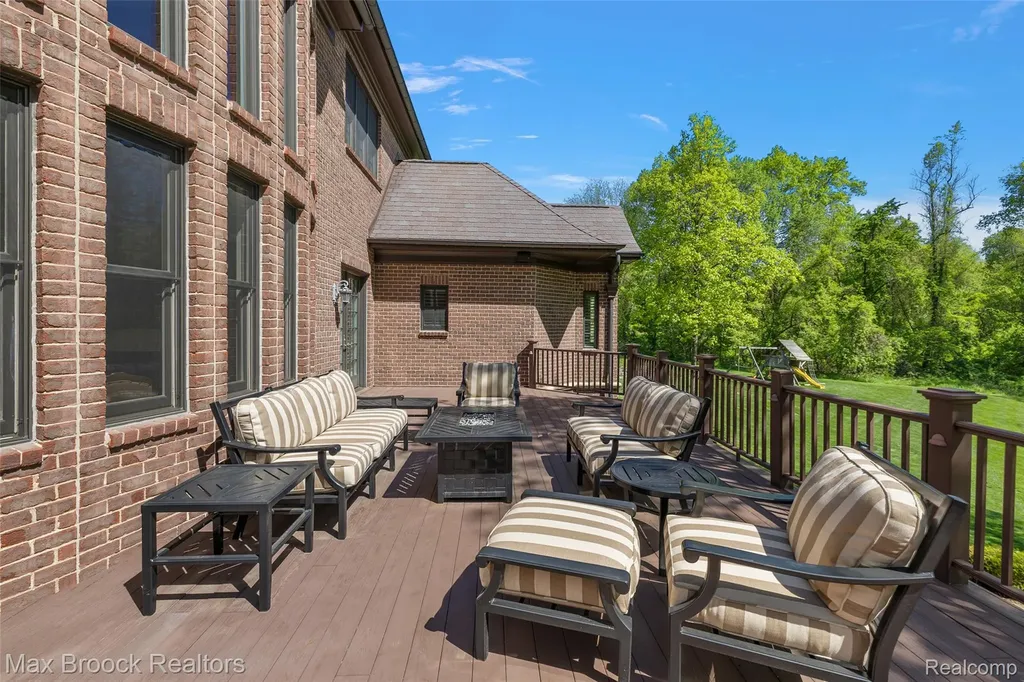 9716 Hadley Road Independence Charter Township MI 48348