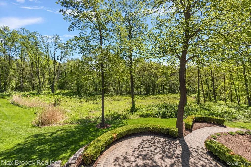 9716 Hadley Road Independence Charter Township MI 48348