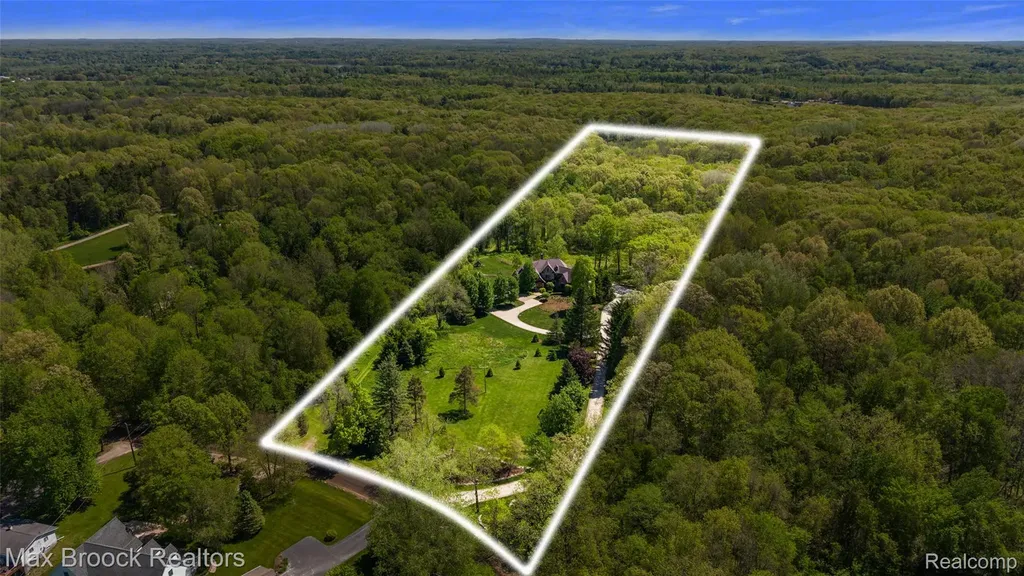 9716 Hadley Road Independence Charter Township MI 48348