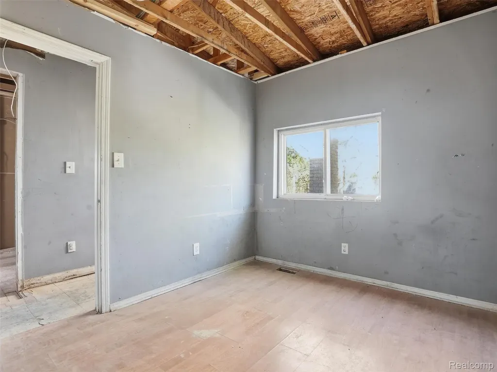 20839 Reimanville Avenue Royal Oak Charter Township MI 48220