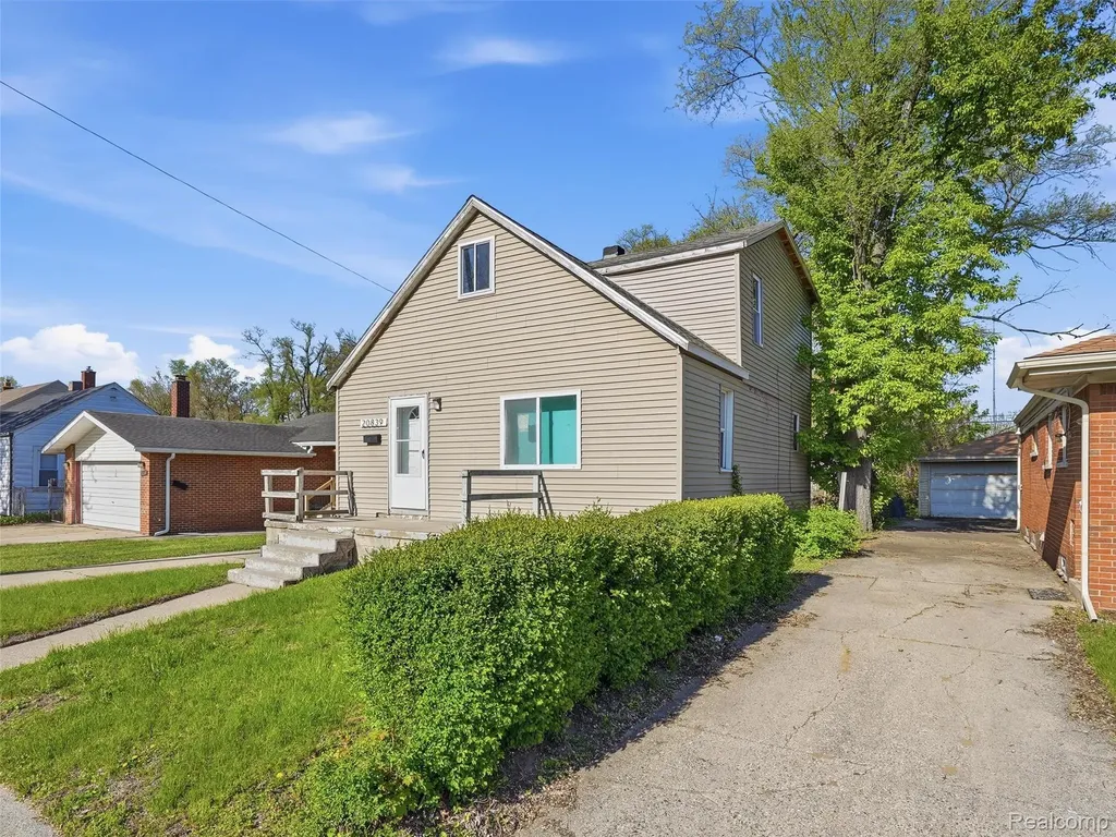 20839 Reimanville Avenue Royal Oak Charter Township MI 48220