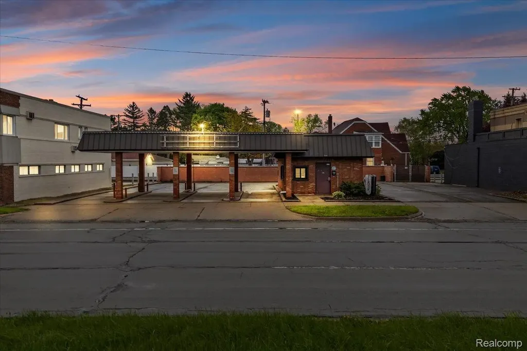 3461 Fort Street Lincoln Park City MI 48146