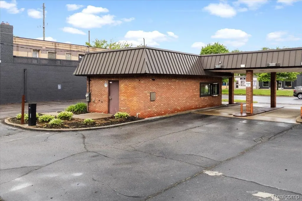 3461 Fort Street Lincoln Park City MI 48146