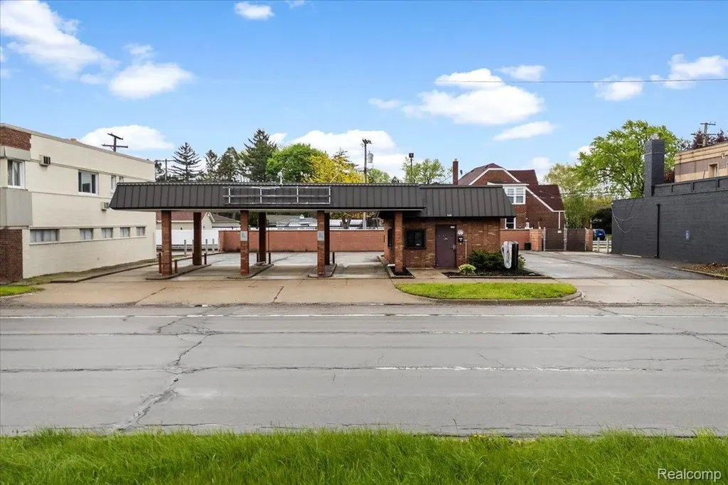 3461 Fort Street Lincoln Park City MI 48146