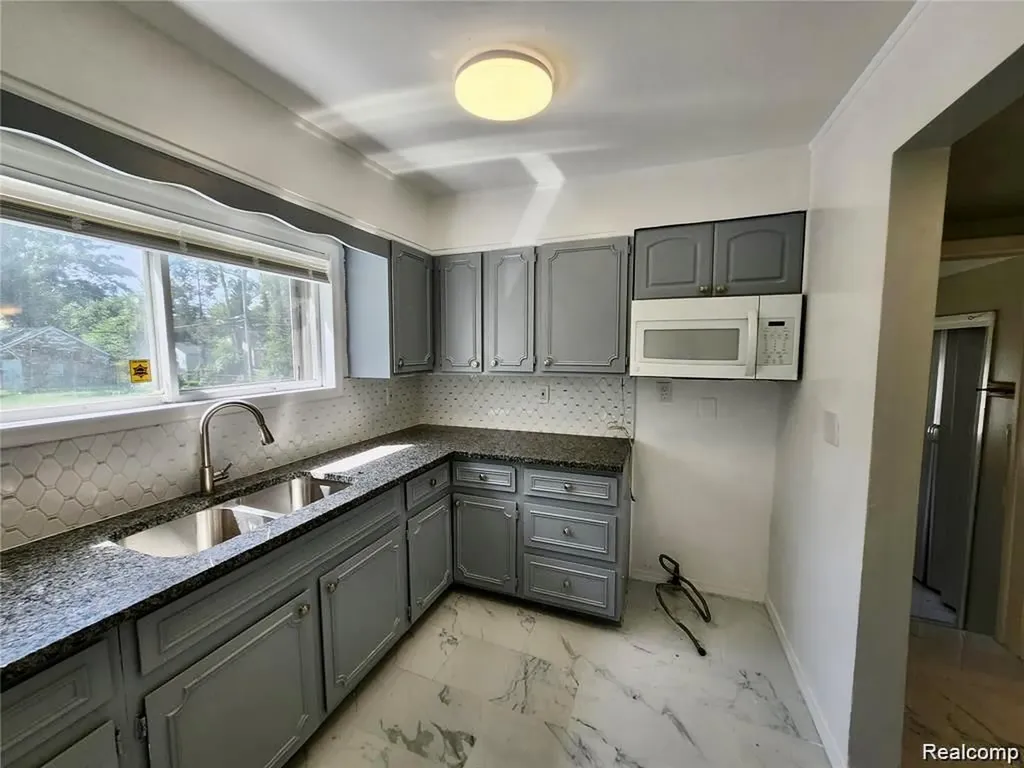 15369 Leona Drive Redford Charter Township MI 48239
