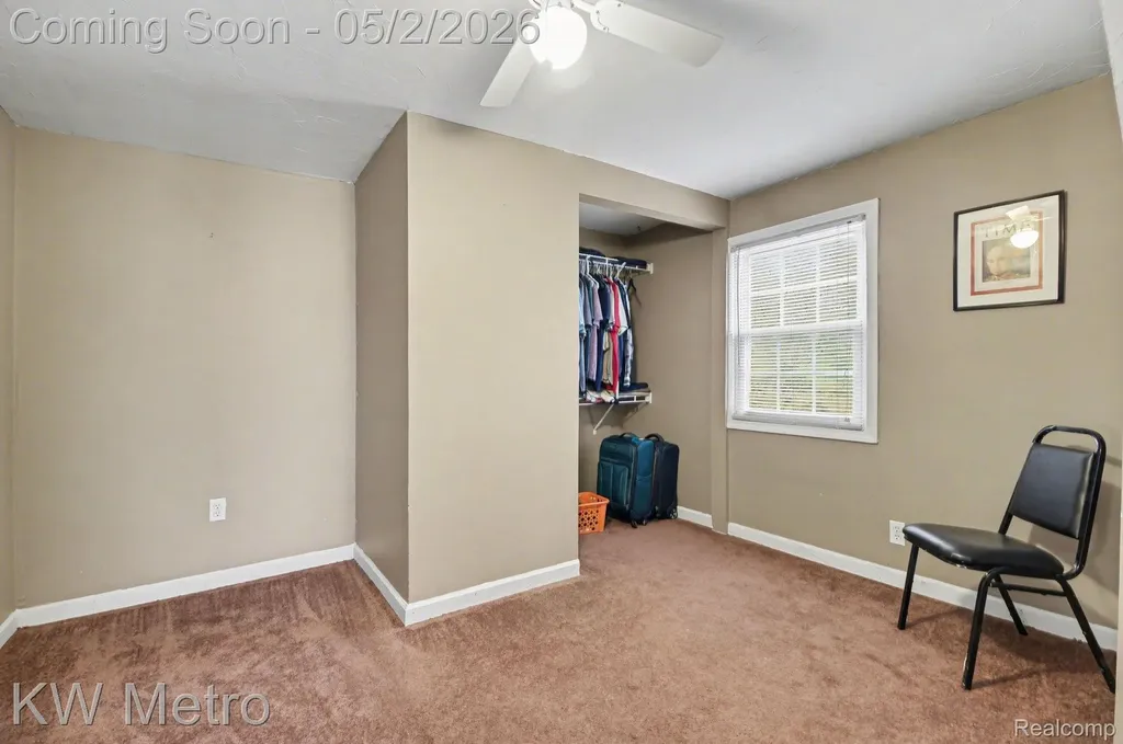 21945 Cyman Avenue Warren City MI 48091