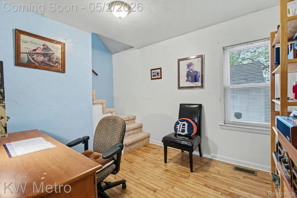 21945 Cyman Avenue Warren City MI 48091