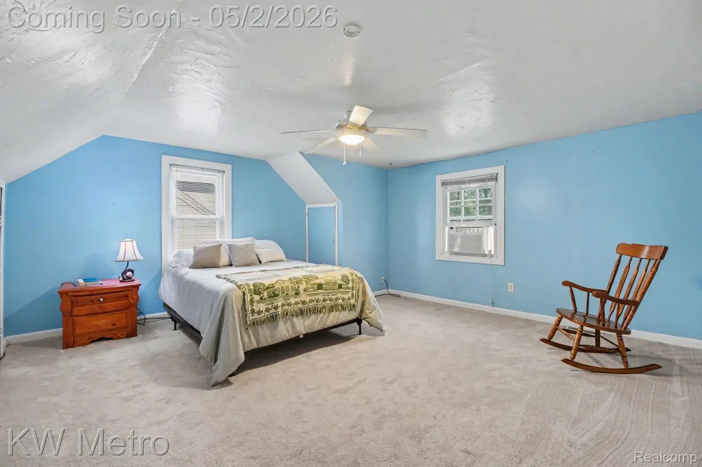 21945 Cyman Avenue Warren City MI 48091