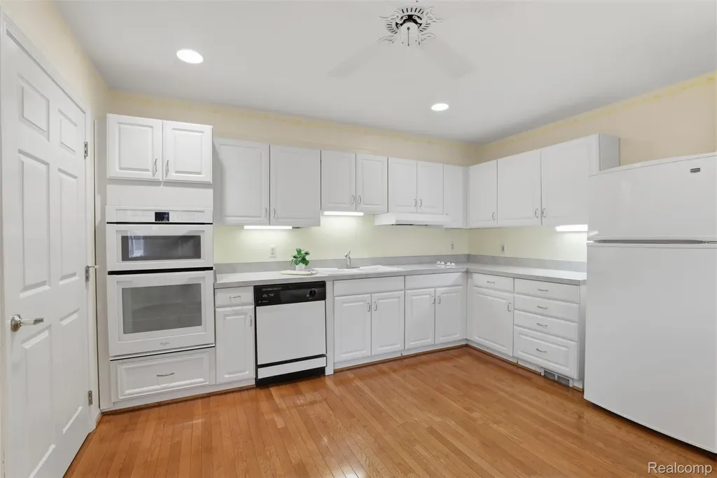 21400 Magnolia Court Farmington Hills City MI 48336