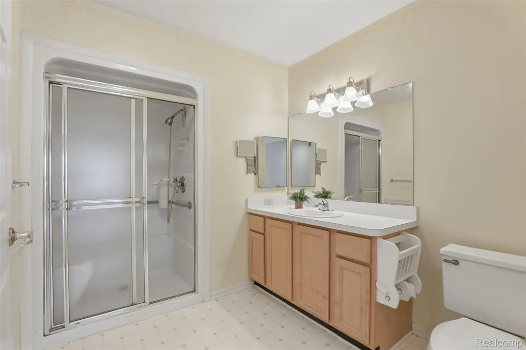 21400 Magnolia Court Farmington Hills City MI 48336