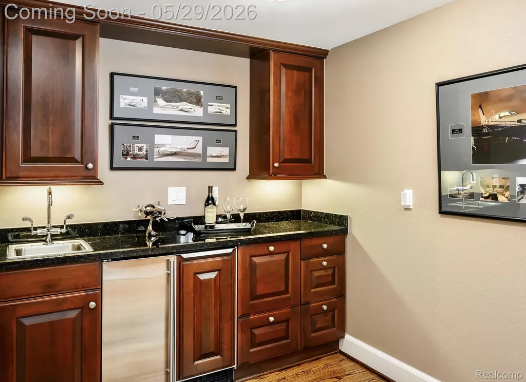 515 W Merrill Street Birmingham City MI 48009