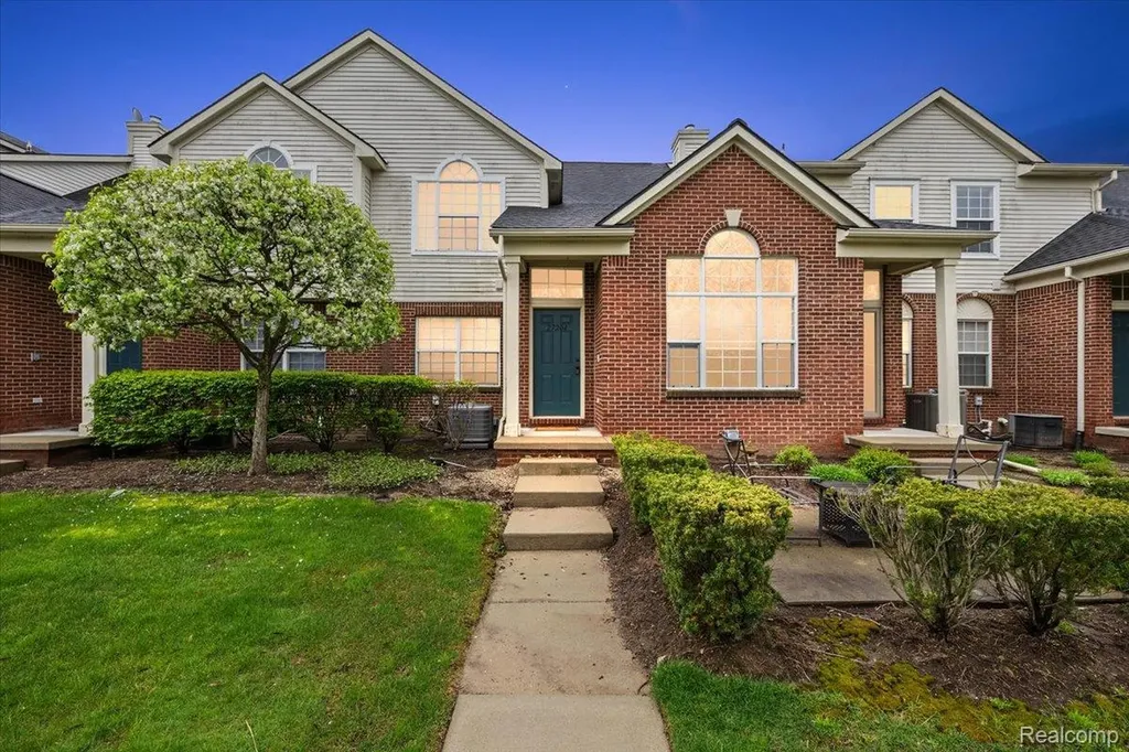 27204 Chantel Drive Walled Lake City MI 48390