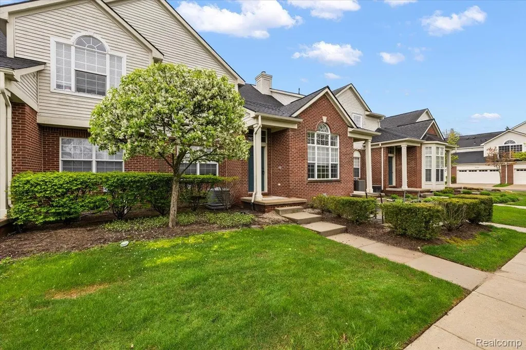 27204 Chantel Drive Walled Lake City MI 48390