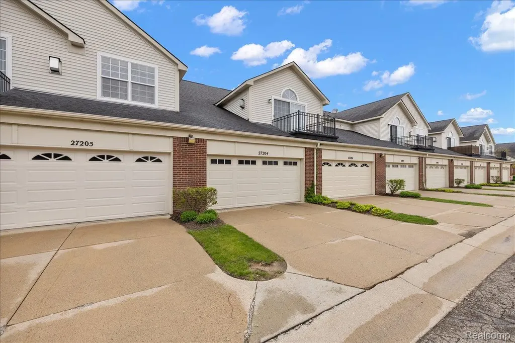 27204 Chantel Drive Walled Lake City MI 48390
