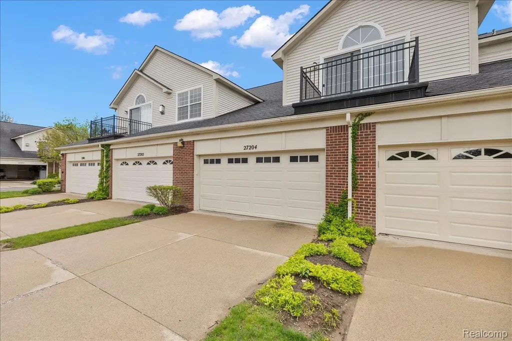 27204 Chantel Drive Walled Lake City MI 48390