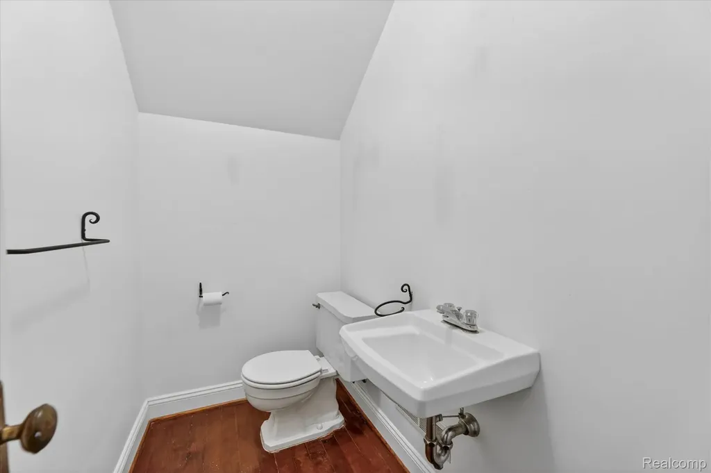 516 W Washington Street Howell City MI 48843