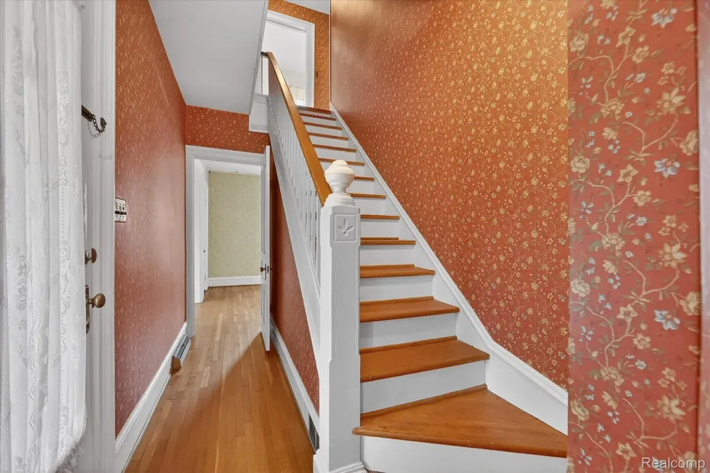 516 W Washington Street Howell City MI 48843