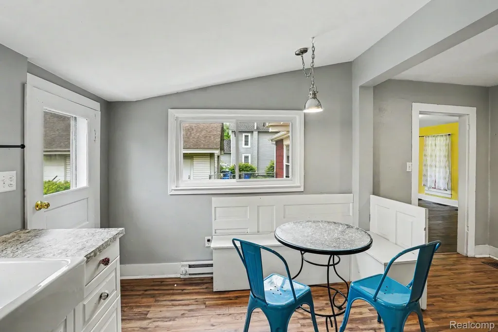 302 Hadley Street Holly Village MI 48442