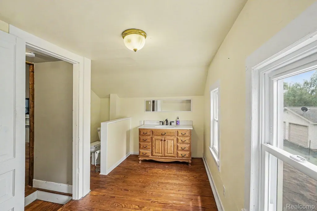 302 Hadley Street Holly Village MI 48442