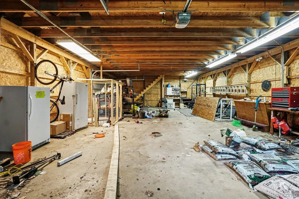 302 Hadley Street Holly Village MI 48442