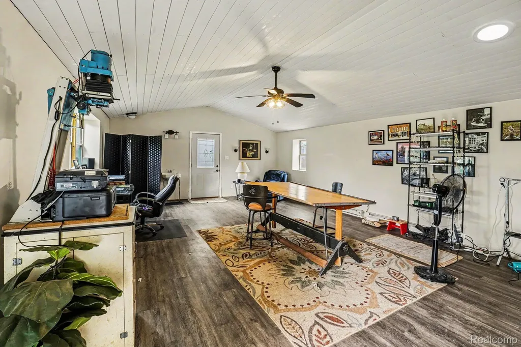 302 Hadley Street Holly Village MI 48442