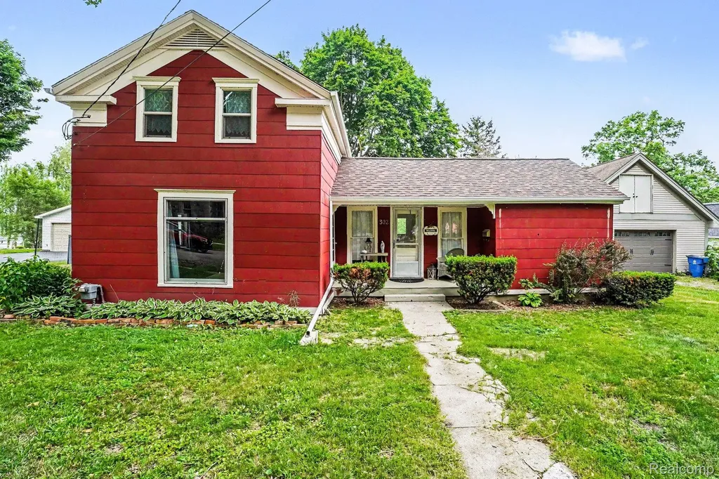 302 Hadley Street Holly Village MI 48442