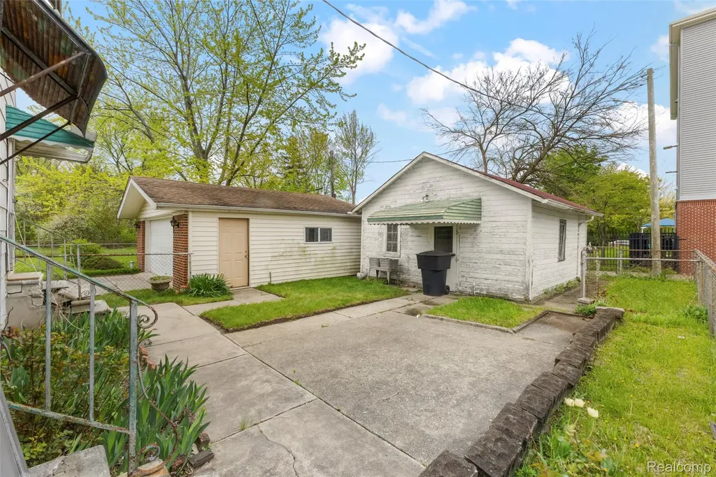 1423 Lakewood Street Detroit City MI 48215