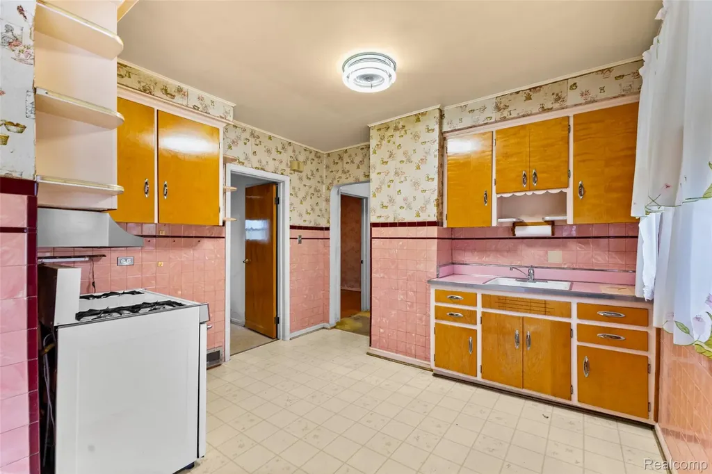 1423 Lakewood Street Detroit City MI 48215