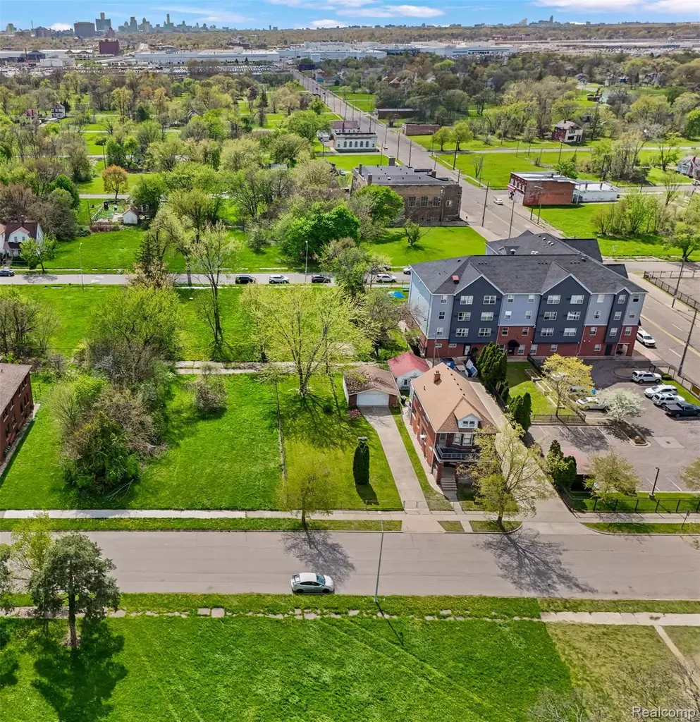 1423 Lakewood Street Detroit City MI 48215