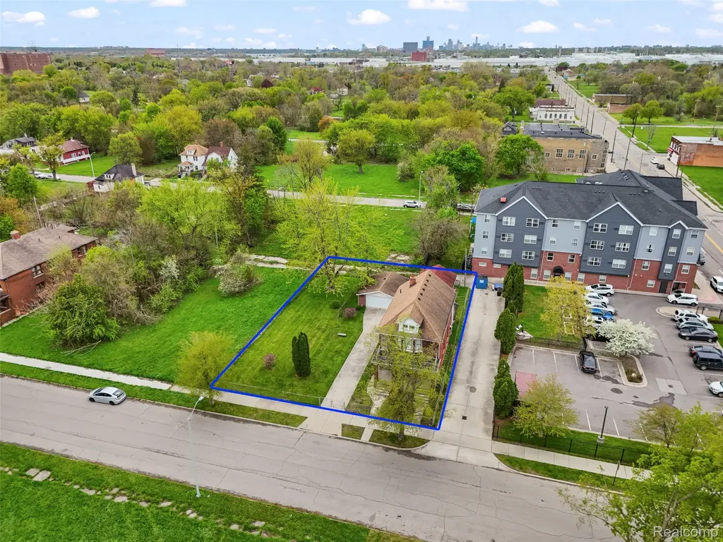 1423 Lakewood Street Detroit City MI 48215