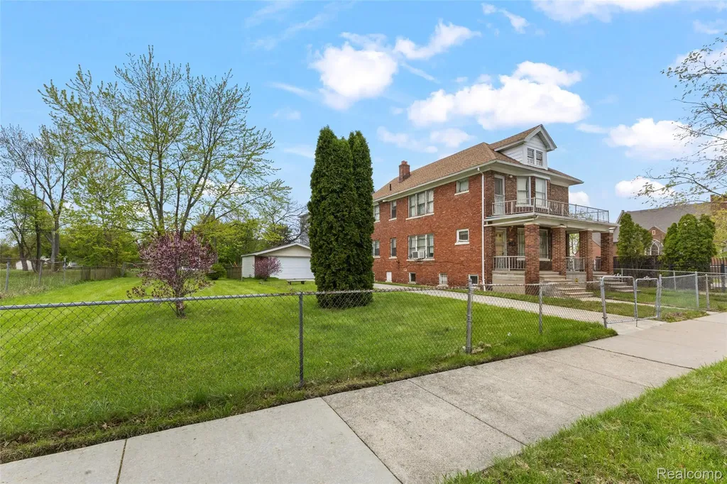 1423 Lakewood Street Detroit City MI 48215