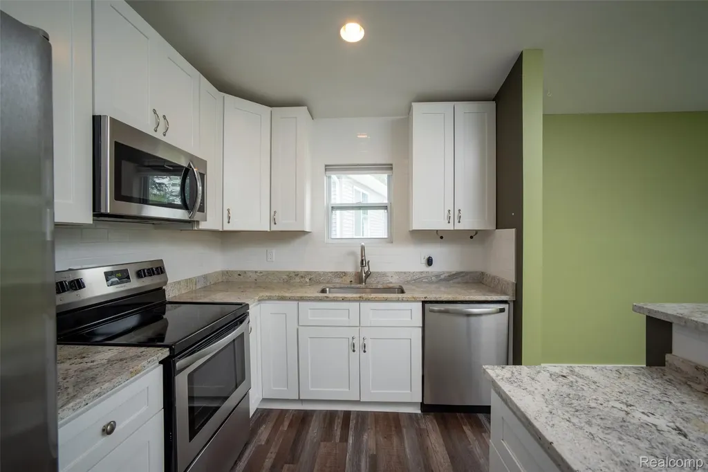 190 Whispering Pines Drive Fenton City MI 48430